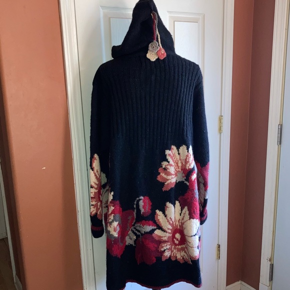 Hand Knit Wool Hooded Floral Motif Button Down Jacket by Tara Handknits Nepal - Picture 5 of 12